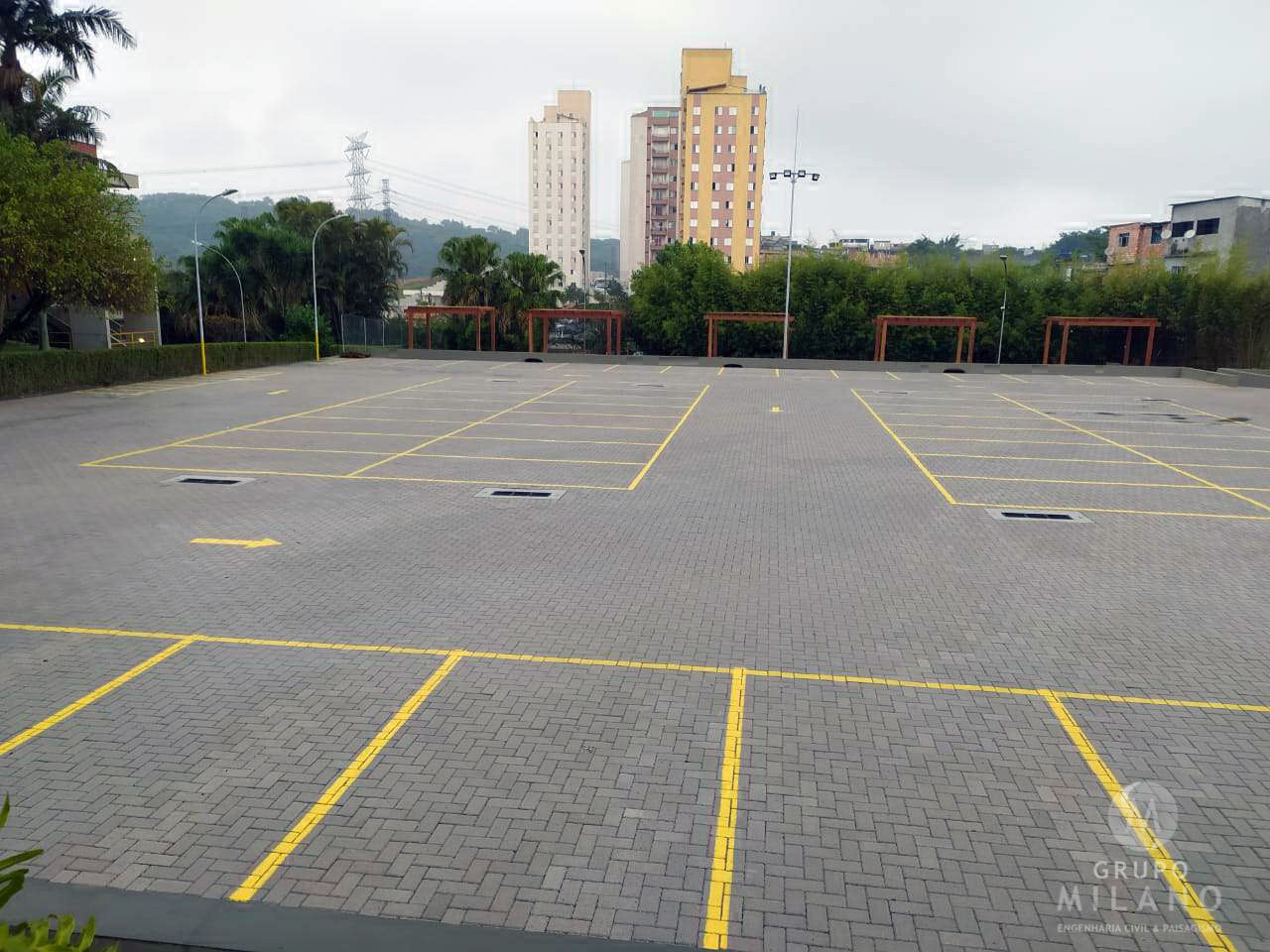 Construo de Estacionamento em Planta Industrial
