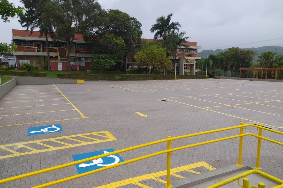 estacionamento acessvel em indstria