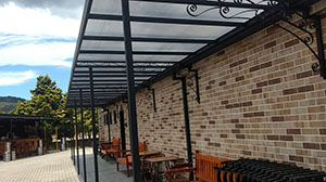 estrutura metalica com cobertura de policarbonato 001.jpg